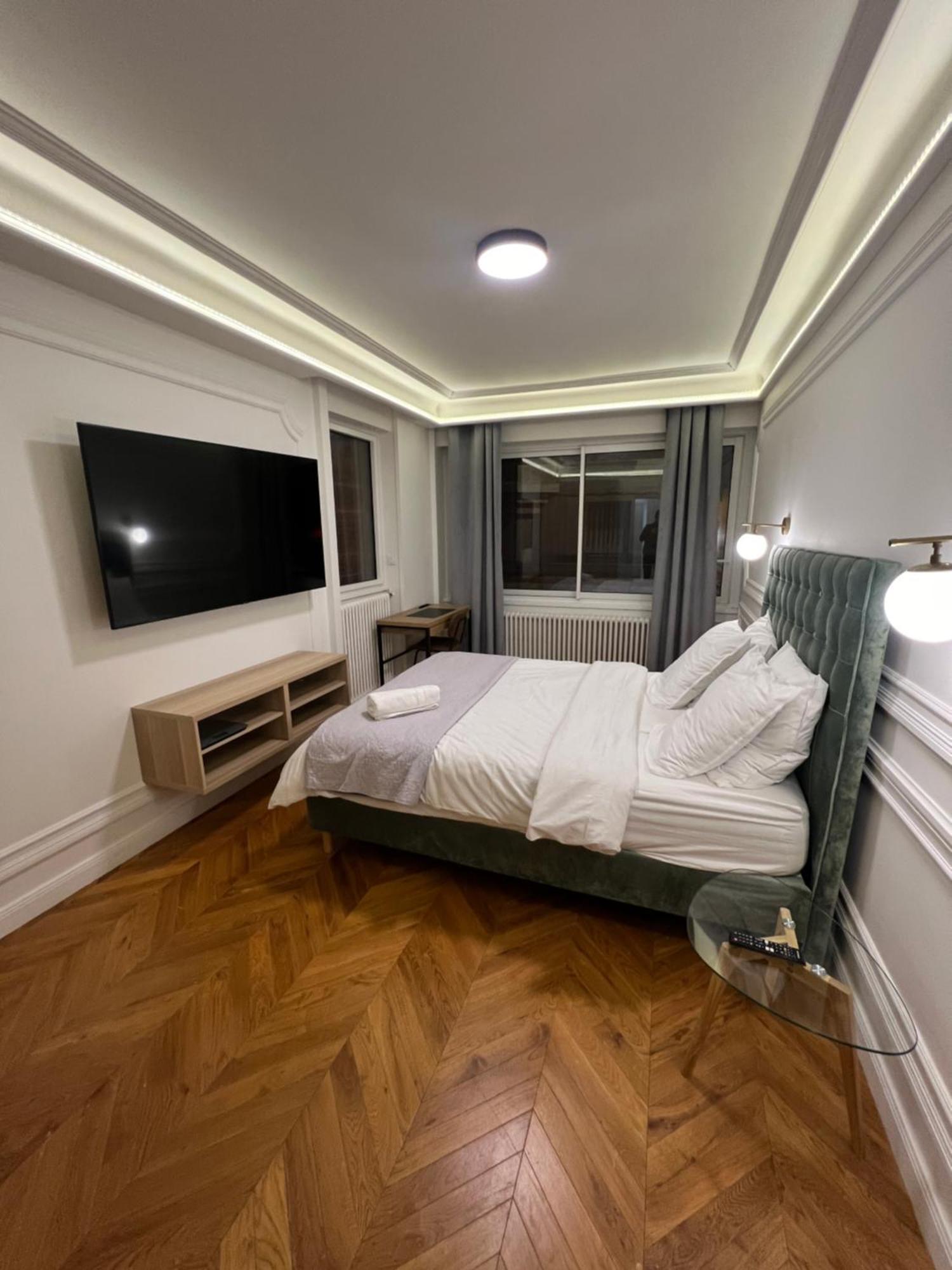 Private Apartments - Champs-Elysees ปารีส ภายนอก รูปภาพ